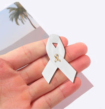 Load image into Gallery viewer, 25 Pack Satin Lung Cancer Awareness Ribbon Pins (25 Pins) - Fundraising For A Cause