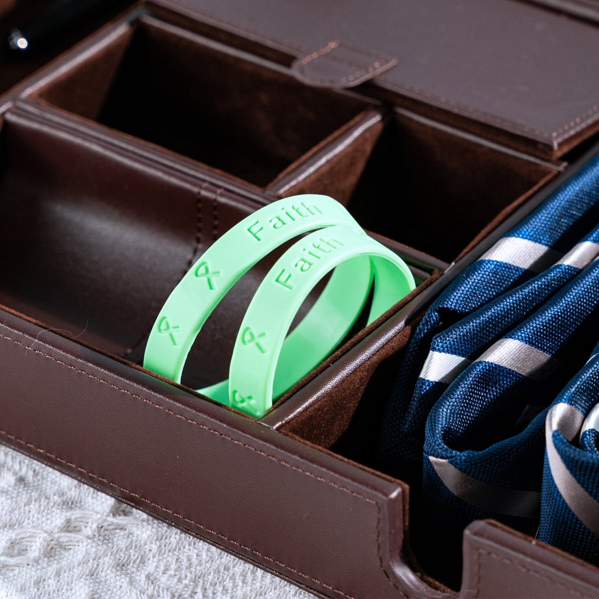 50 Adult Light Green Silicone Bracelet Wristbands - Fundraising For A Cause